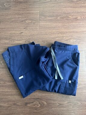 FIGS XS Women’s Navy Scrubs